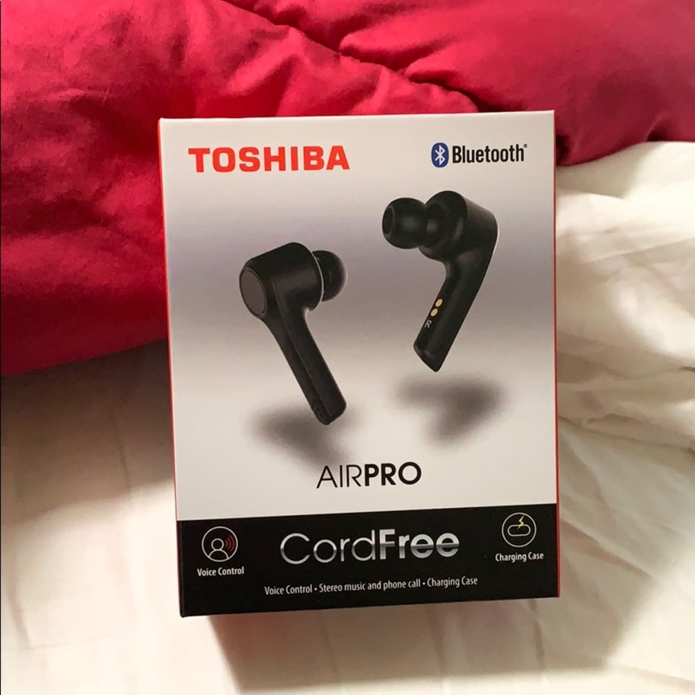 Wireless TOSHIBA earbuds